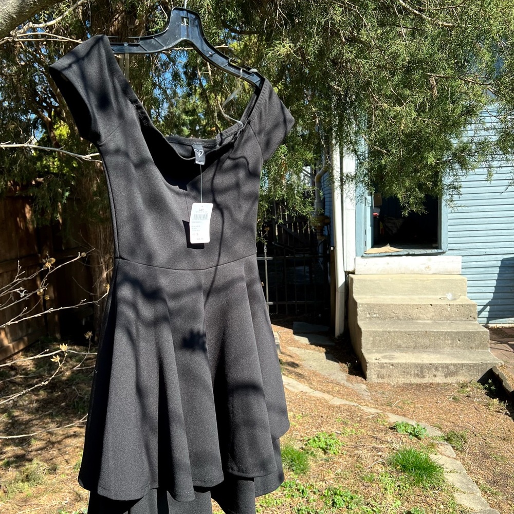 Black ruffle flounce Mini dress Windsor NWT off-shoulder S